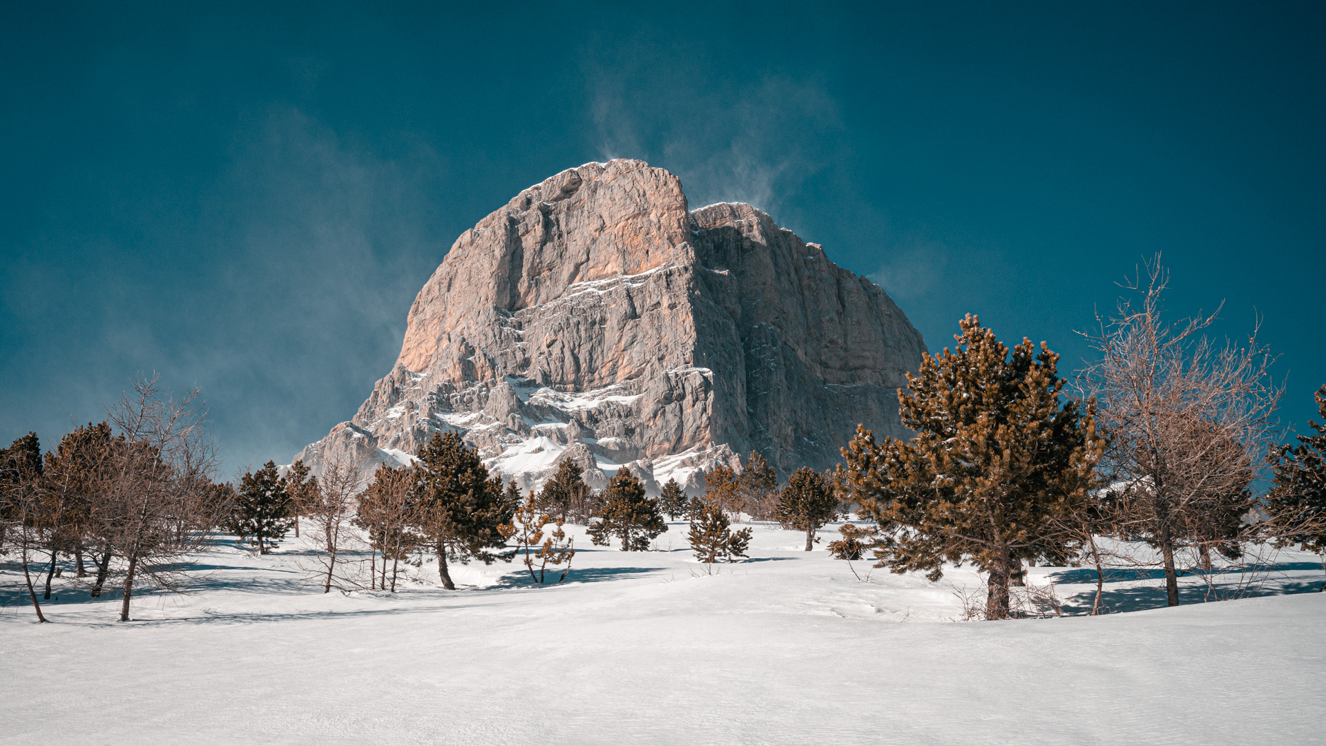 photo de montagne enneigée