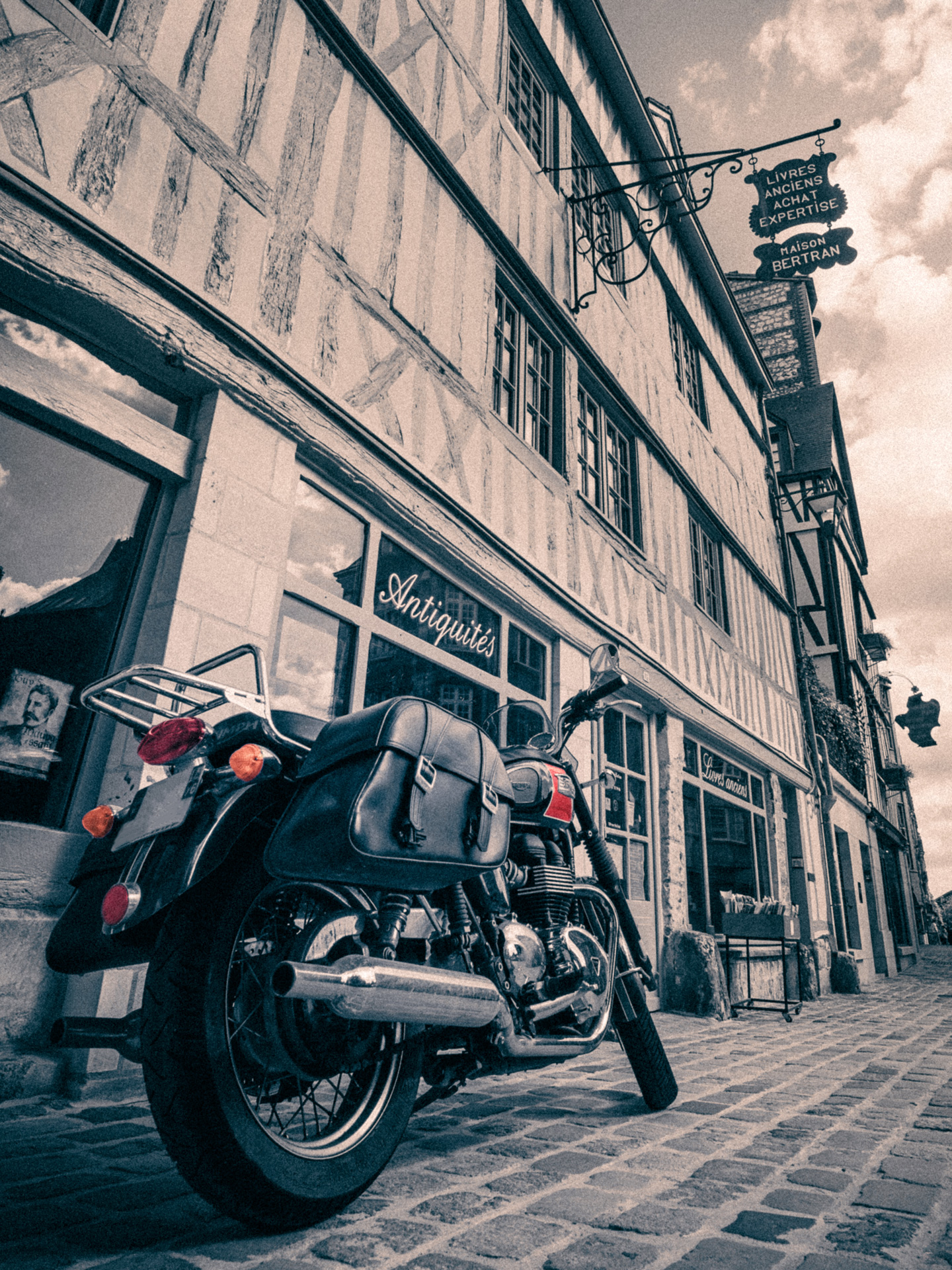 photo de moto vintage à Rouen en France