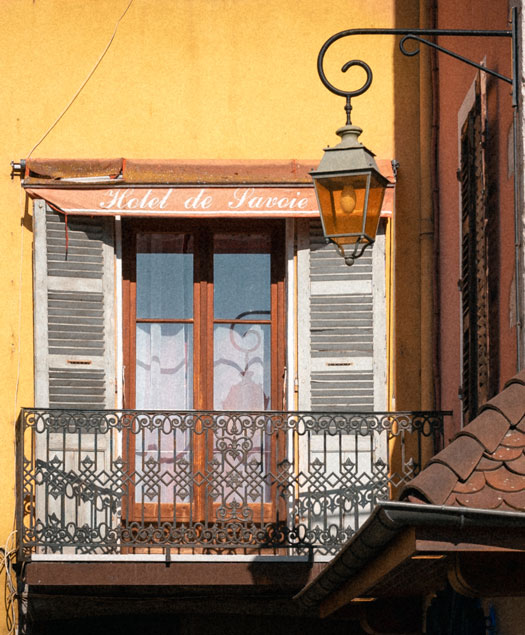 photo vintage d'un café à Annecy en France carousel desktop