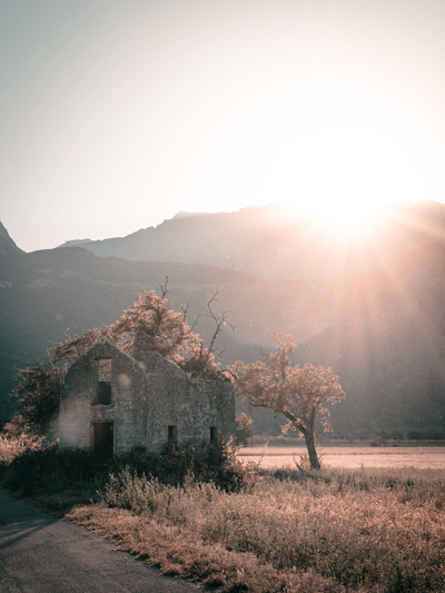 Photo de Grenoble maison abandonée avec sunset